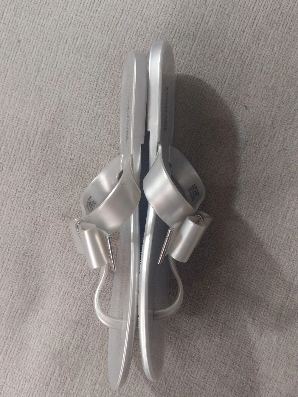 Michael Kors Metallic Silver Bow Jelly Sandals Size 7